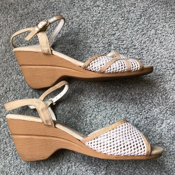 Highlights - White & Tan Wedge Sandals 6 1/2 - Picture 3 of 8